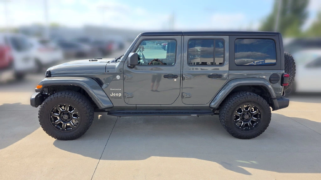 Used 2018 Jeep All-New Wrangler Unlimited Sahara with VIN 1C4HJXEG8JW330028 for sale in Kansas City