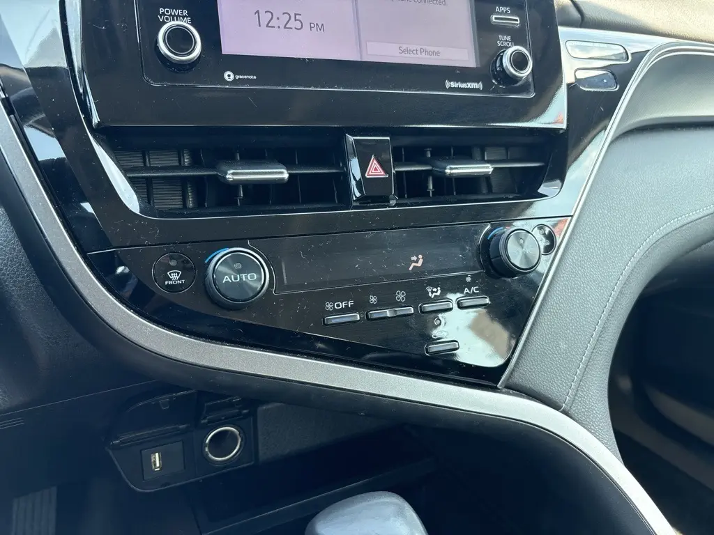 2023 Toyota Camry SE photo 18