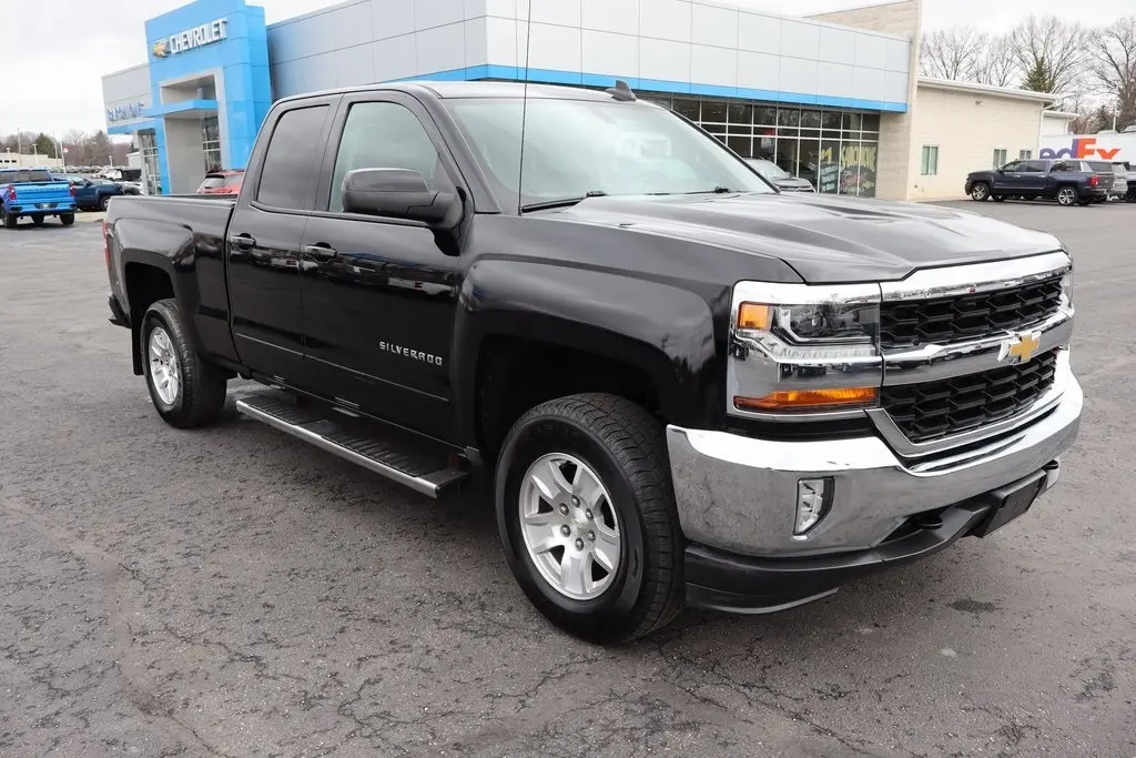 Used 2017 Chevrolet Silverado 1500 LT with VIN 1GCVKREH6HZ407959 for sale in Atwater, OH
