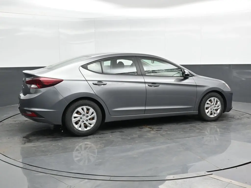 Used 2019 Hyundai Elantra SE with VIN 5NPD74LF5KH446672 for sale in Sycamore, IL