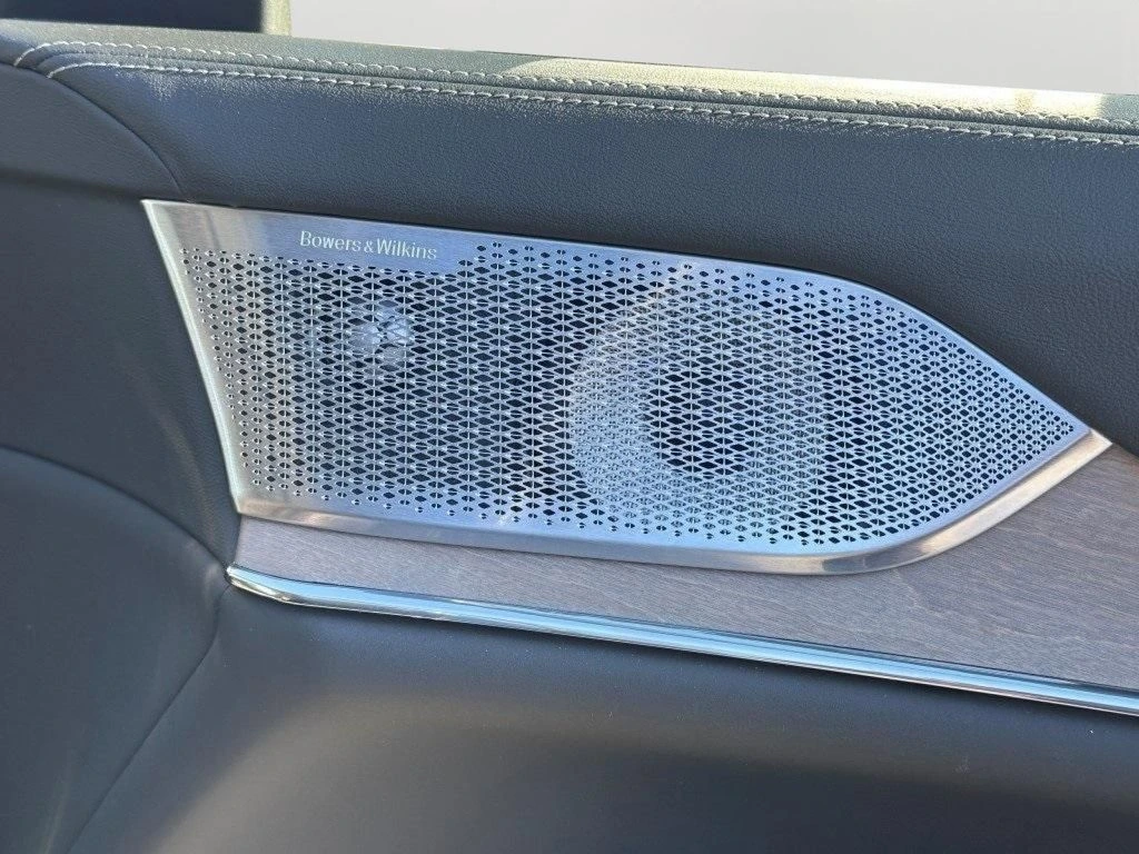 2025 Volvo - image 10