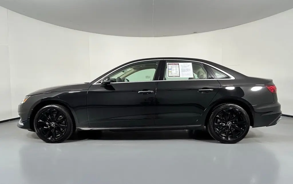 2022 Audi A4 40 Premium Quattro photo 4