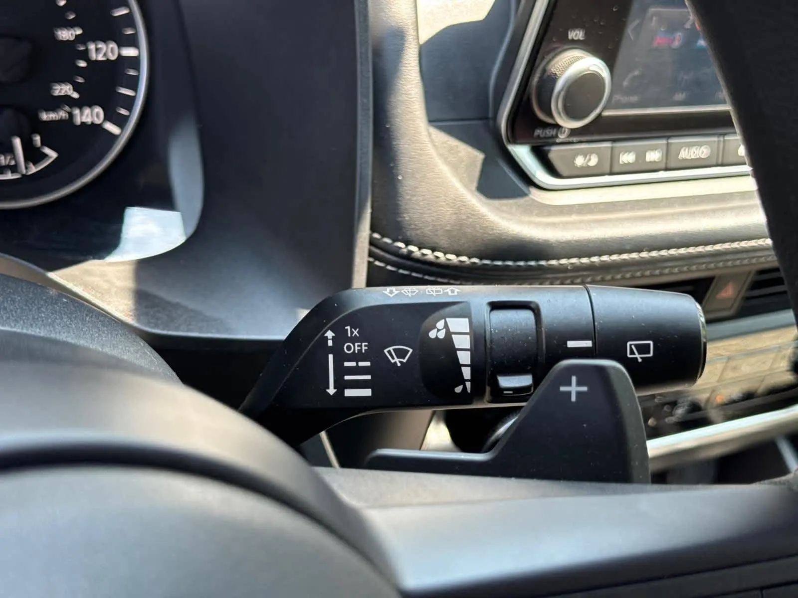 2022 Nissan Rogue S photo 17