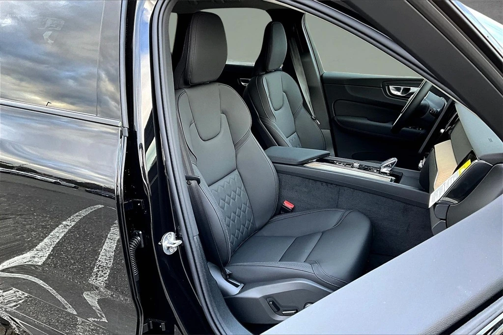 2026 Volvo - image 10