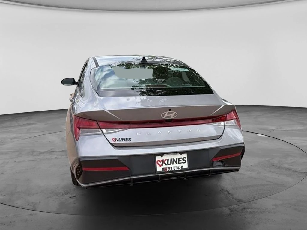 2025 Hyundai Elantra SEL - Photo 9