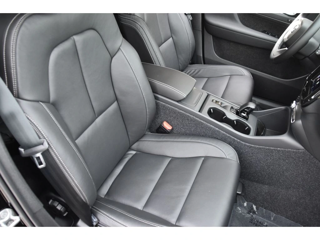 2026 Volvo - image 30