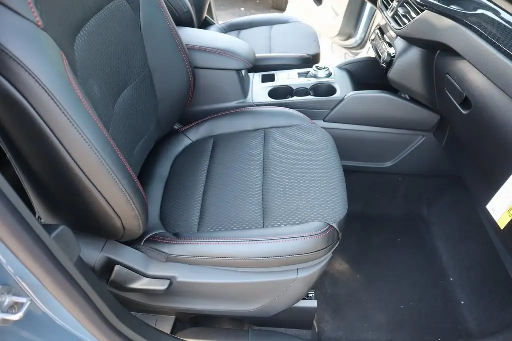 2026 Ford Escape ST-Line photo 12