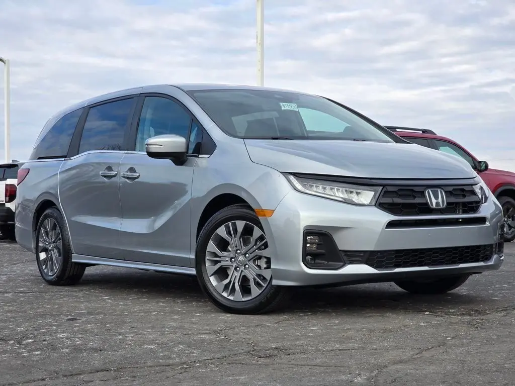 2026 Honda Odyssey Touring's photo