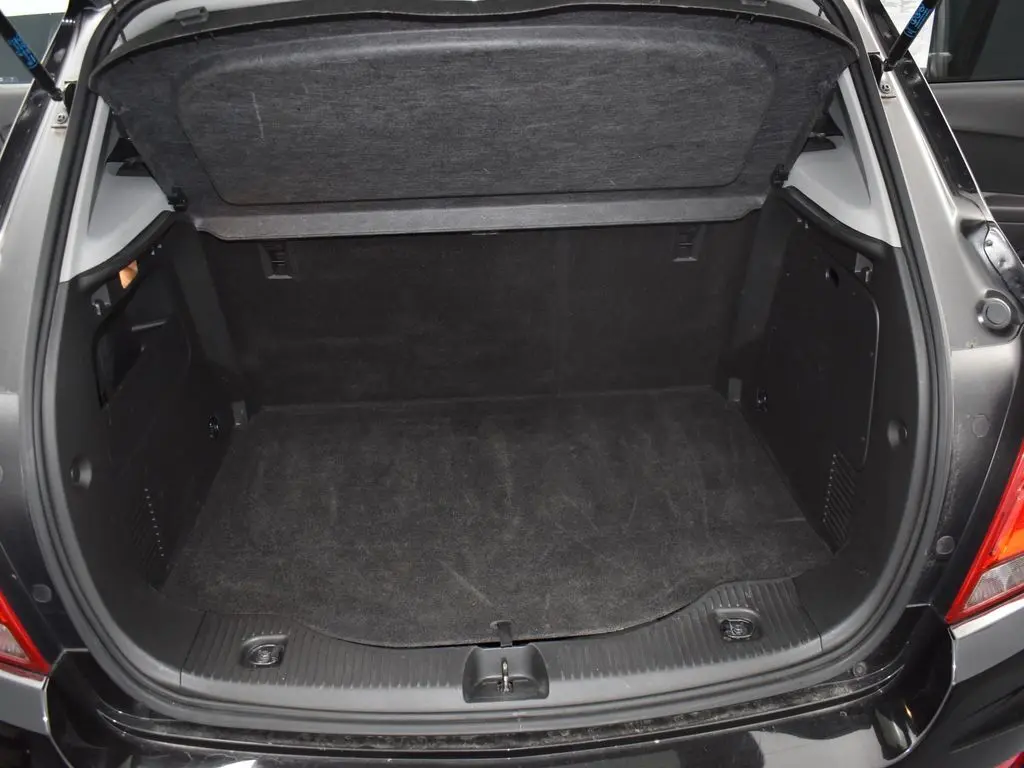 2020 Chevrolet Trax LT photo 24