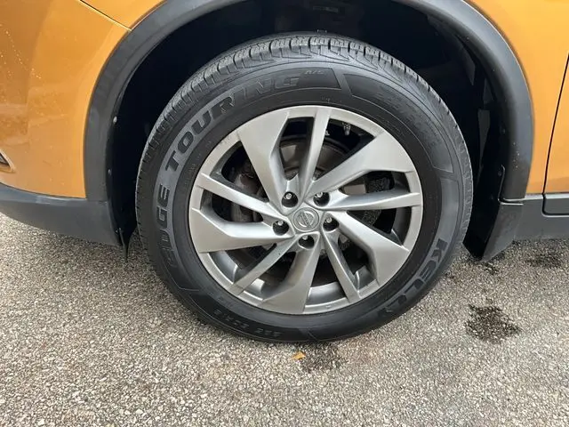 2014 Nissan Rogue SL photo 3