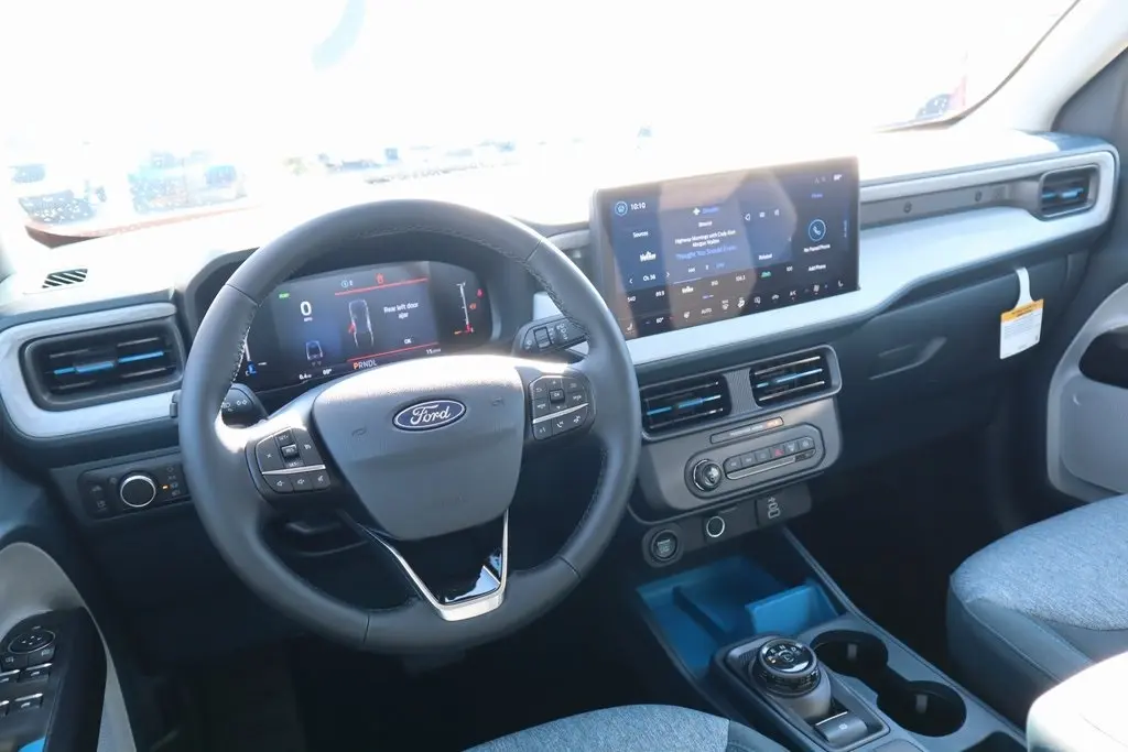 2025 Ford Maverick XLT photo 2