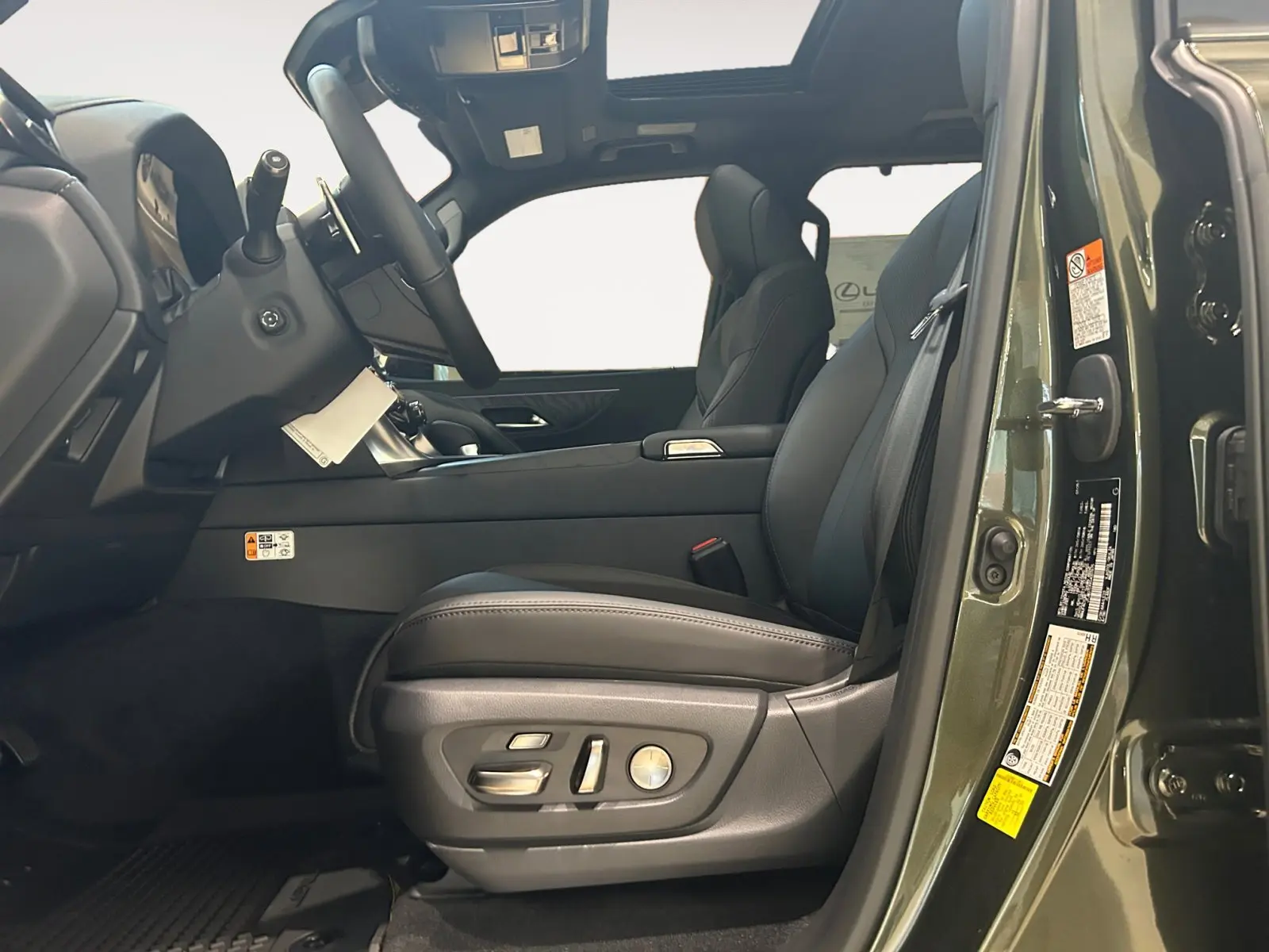 2025 Lexus LX photo 9