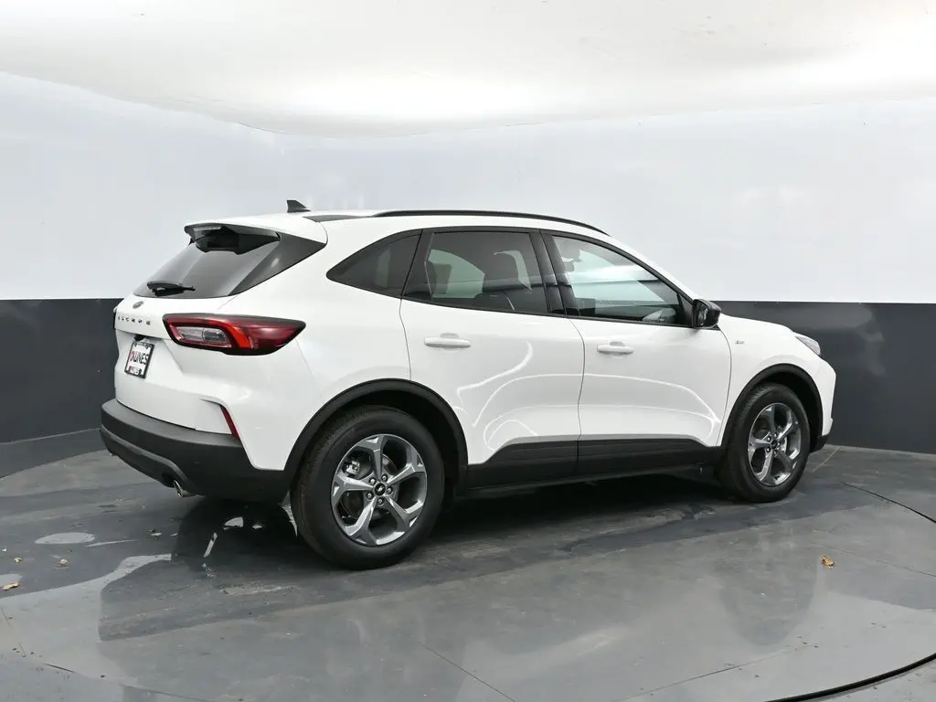 2025 Ford Escape ST-Line photo 2