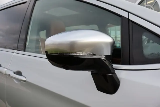 2026 Chrysler Pacifica Pinnacle photo 2