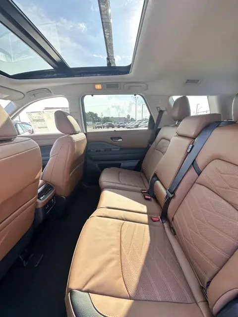 2025 Nissan Pathfinder Platinum photo 25