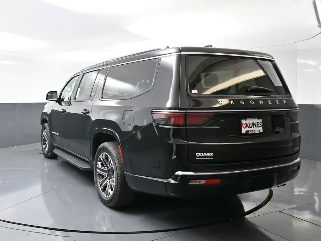 2023 Jeep Wagoneer L Series II photo 6