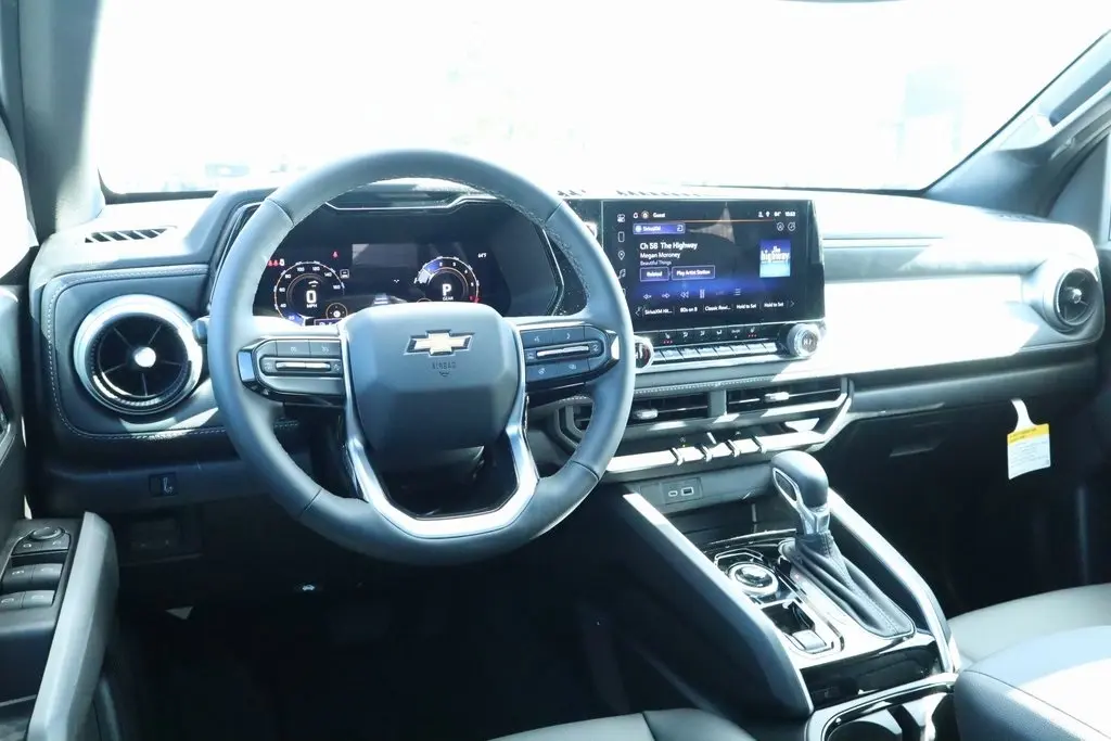 2026 Chevrolet Colorado LT photo 2