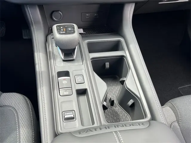2025 Nissan Pathfinder S photo 15