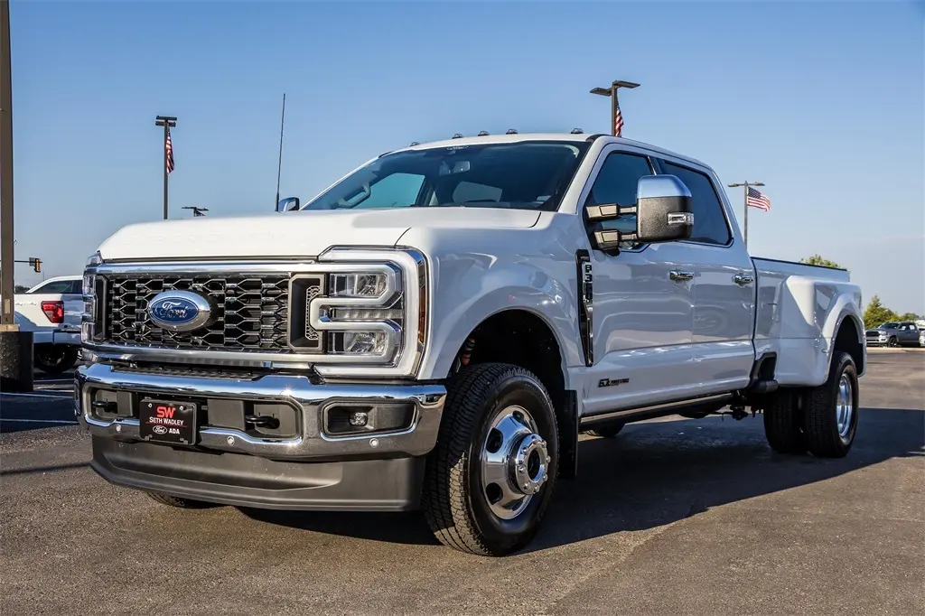 2026 Ford F-350 Lariat photo 3
