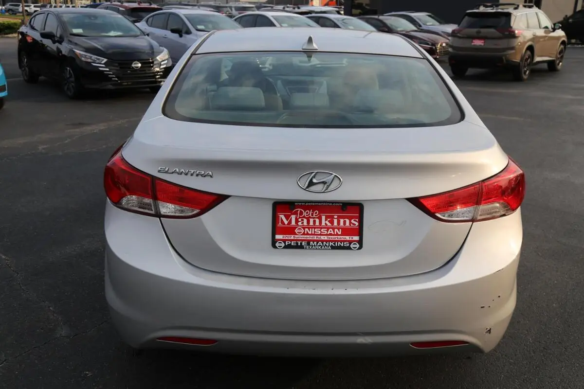 2013 Hyundai Elantra GLS photo 3