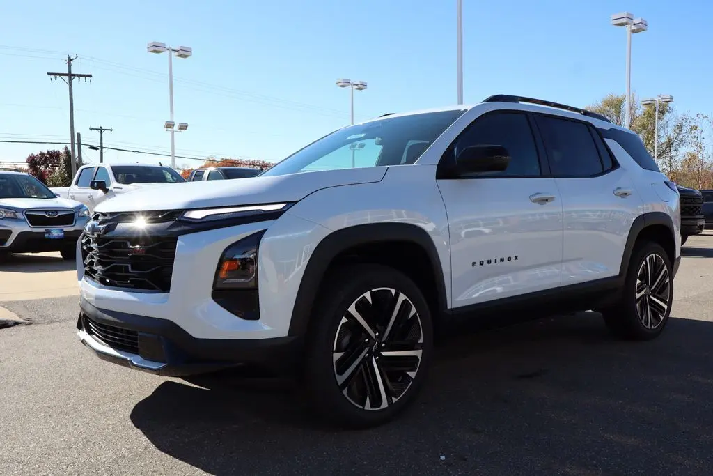 2026 Chevrolet Equinox RS photo 3