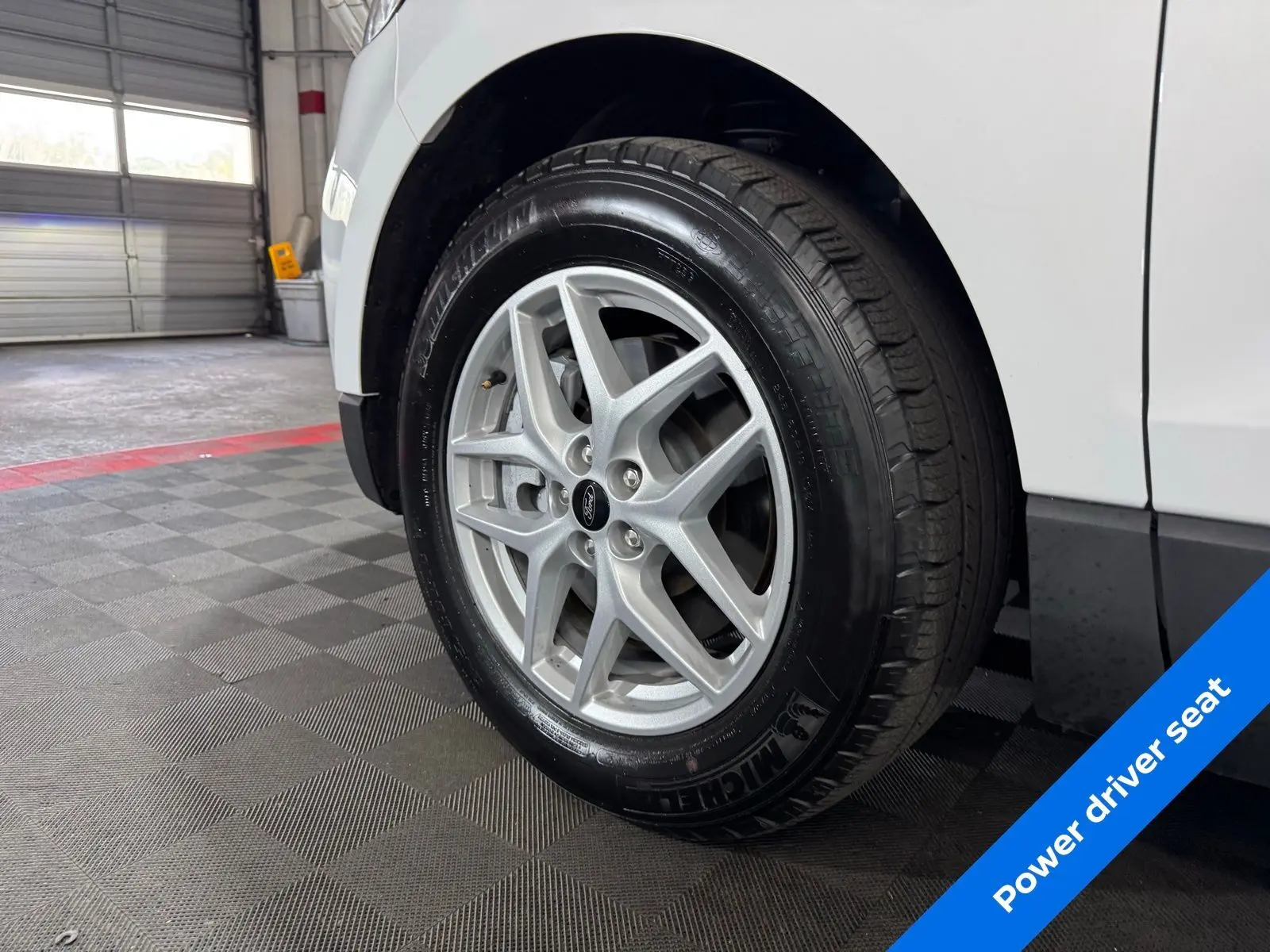 2024 Ford Edge SEL photo 6
