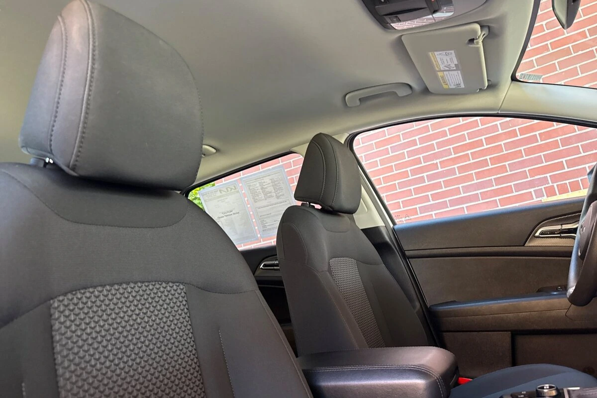 2025 Kia Sportage LX - Photo 17