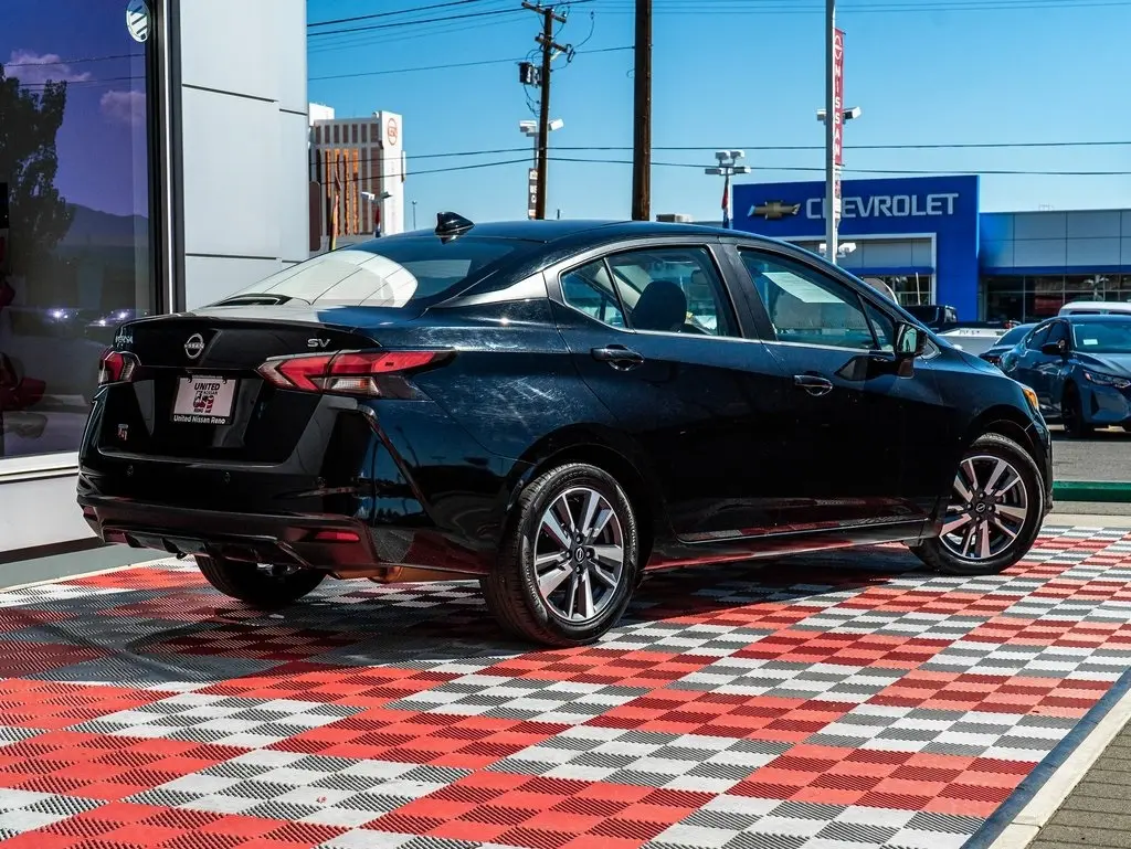 2023 Nissan Versa 1.6 SV photo 2