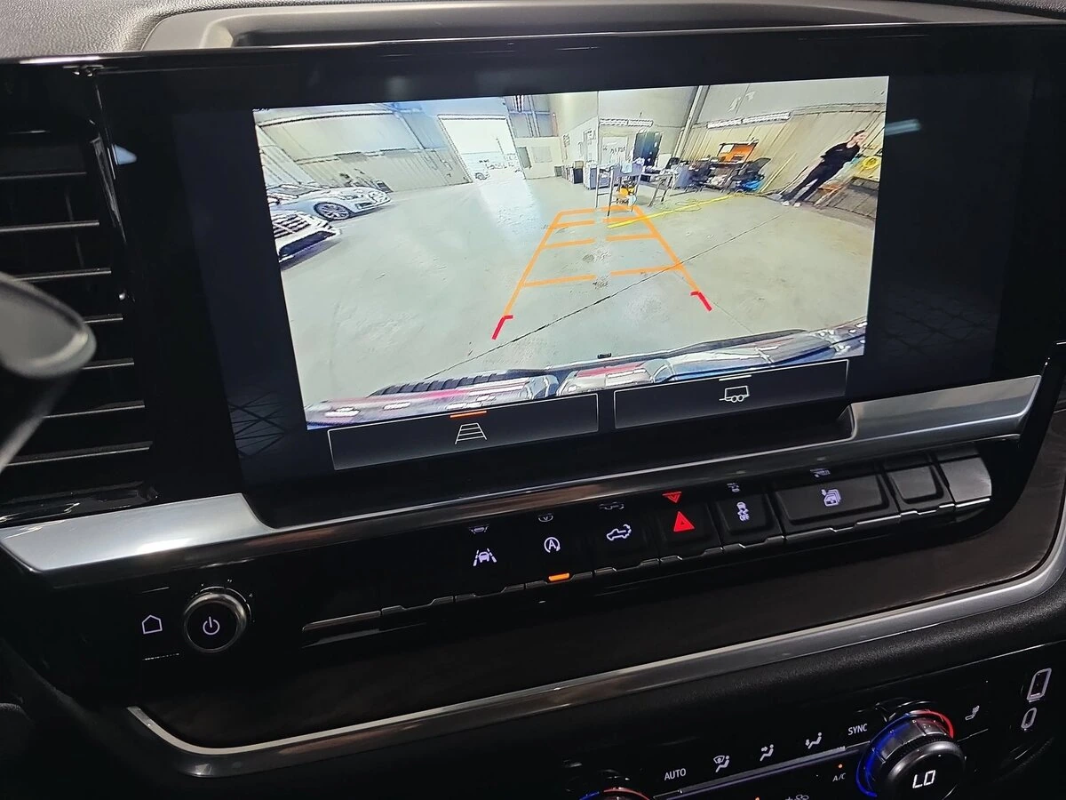 2024 GMC Sierra 1500 SLT - Photo 23