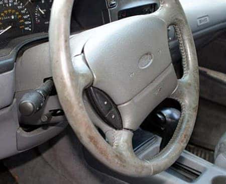 Dirty, worn steering wheel