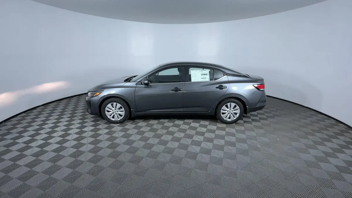 2025 Nissan Sentra S photo 4