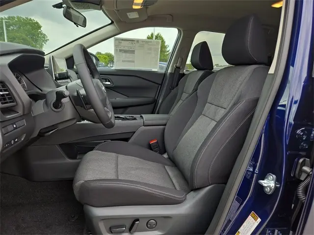 2026 Nissan Rogue SV photo 10