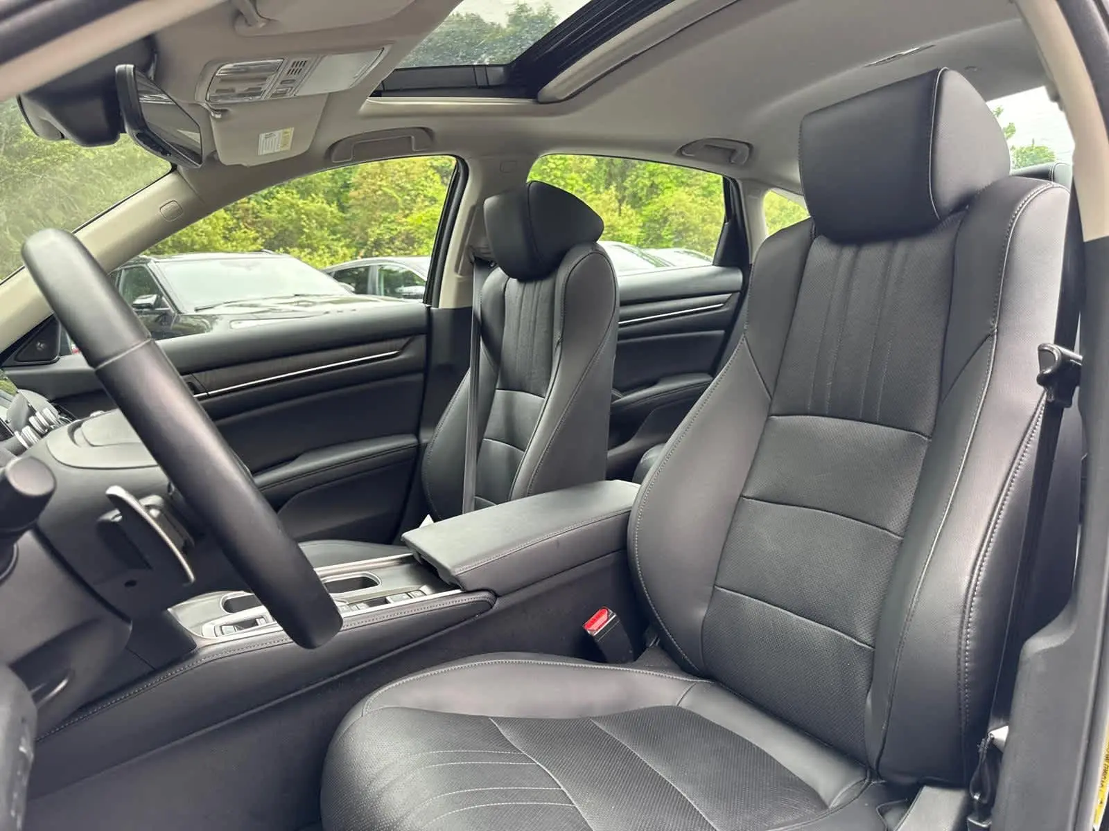 2022 Honda Accord Hybrid Touring photo 11