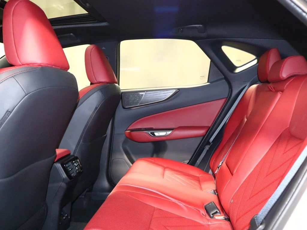 2025 Lexus NX 350 - Photo 18
