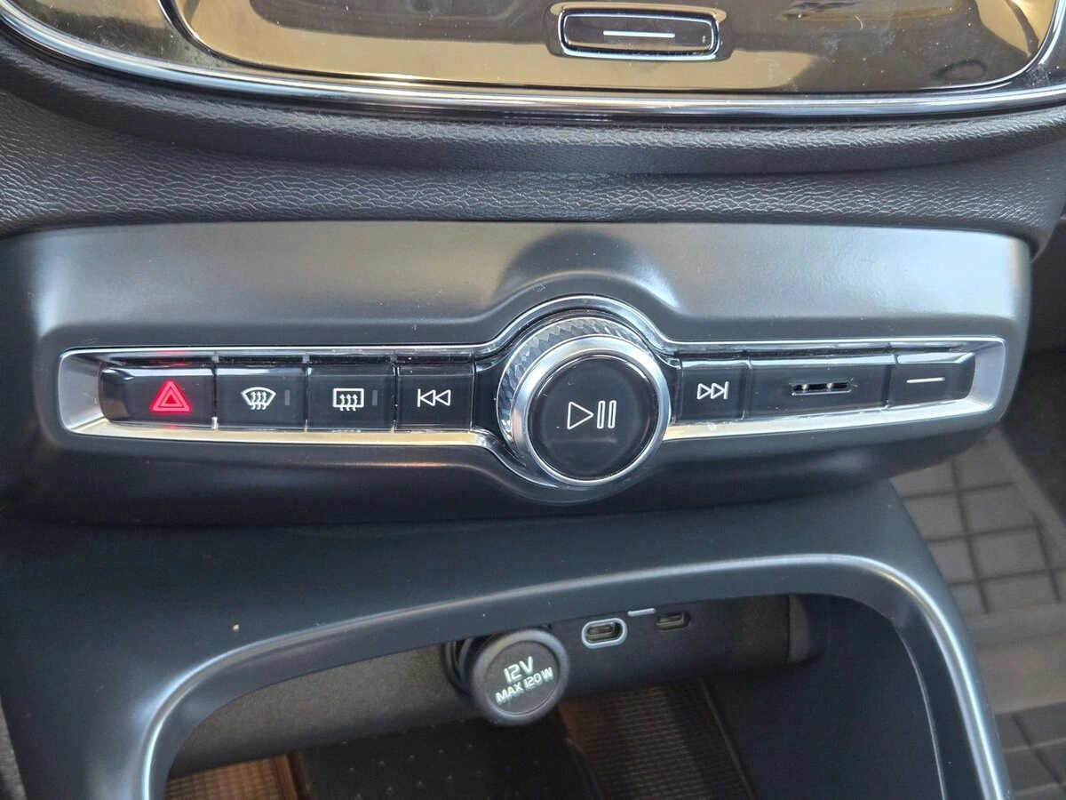 2023 Volvo - image 26