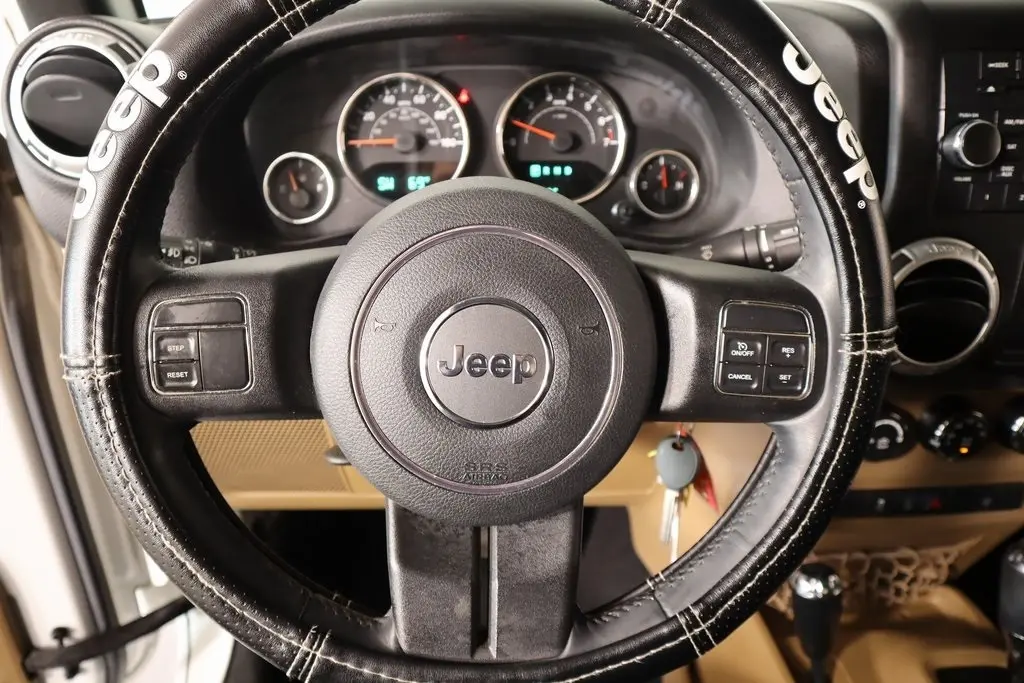 2015 Jeep Wrangler Sahara photo 3