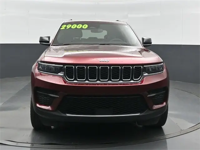 2024 Jeep Grand Cherokee Laredo photo 3