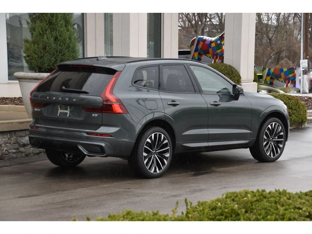 2026 Volvo - image 4