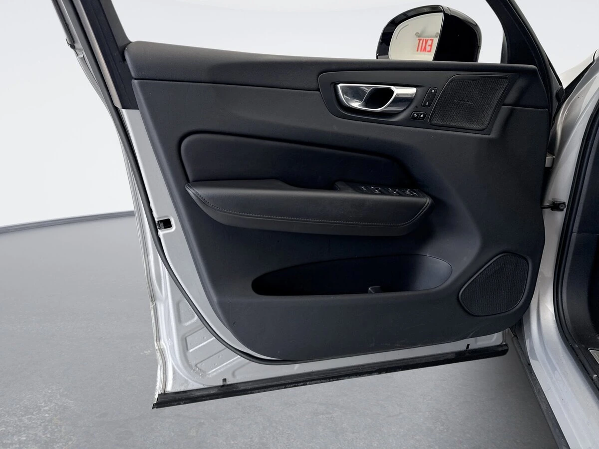 2023 Volvo - image 9