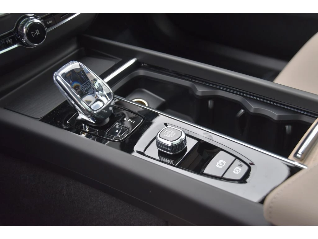 2026 Volvo - image 34