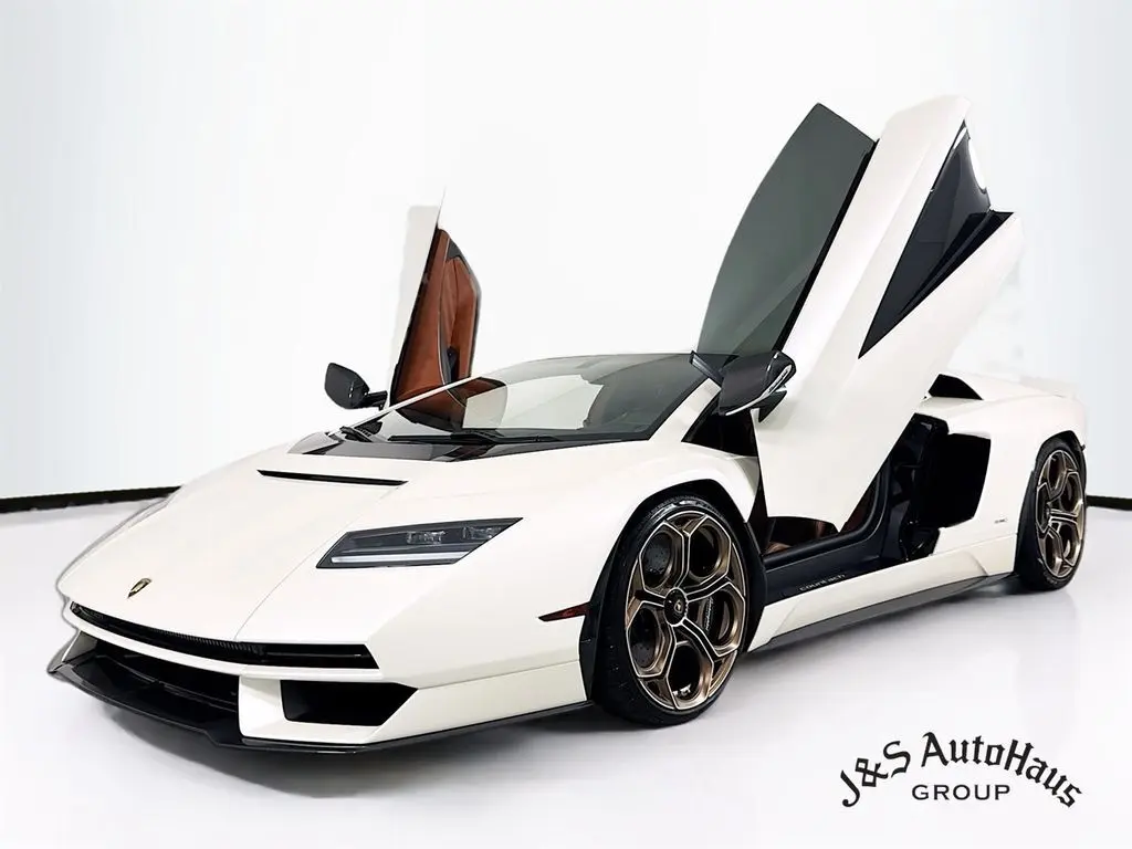 2022 Lamborghini Countach LPI 800-4 photo 3