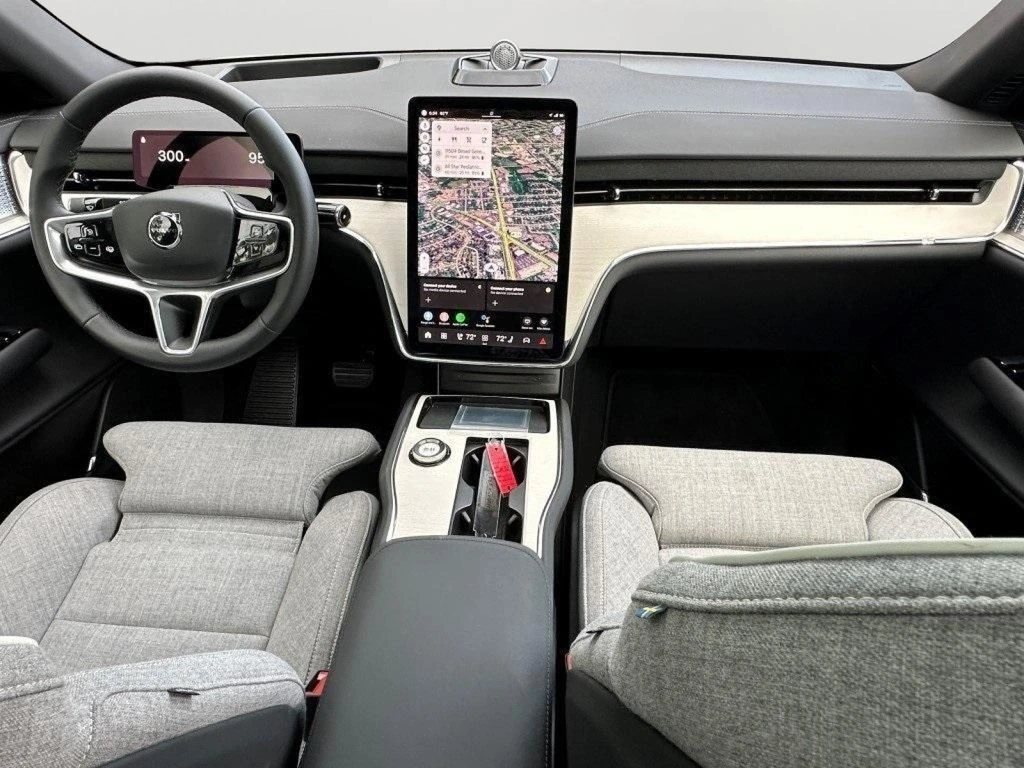 2025 Volvo - image 16