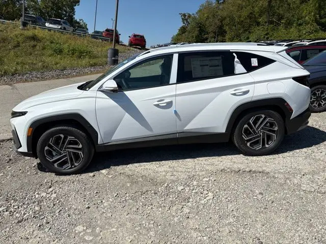2025 Hyundai Tucson Limited photo 2