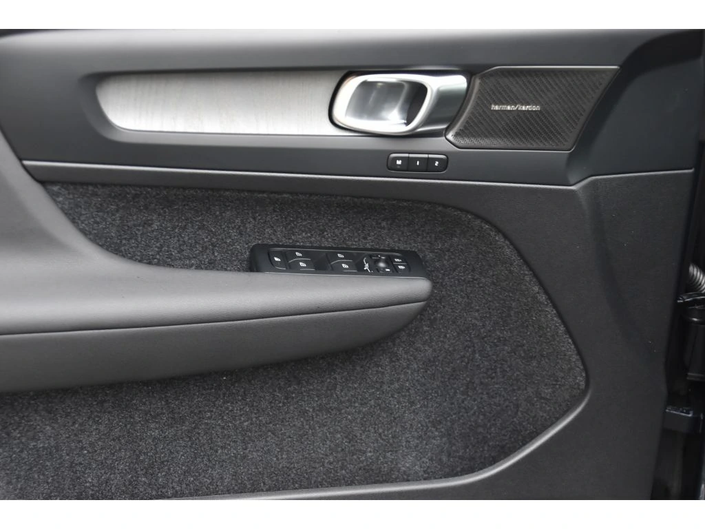 2026 Volvo - image 28