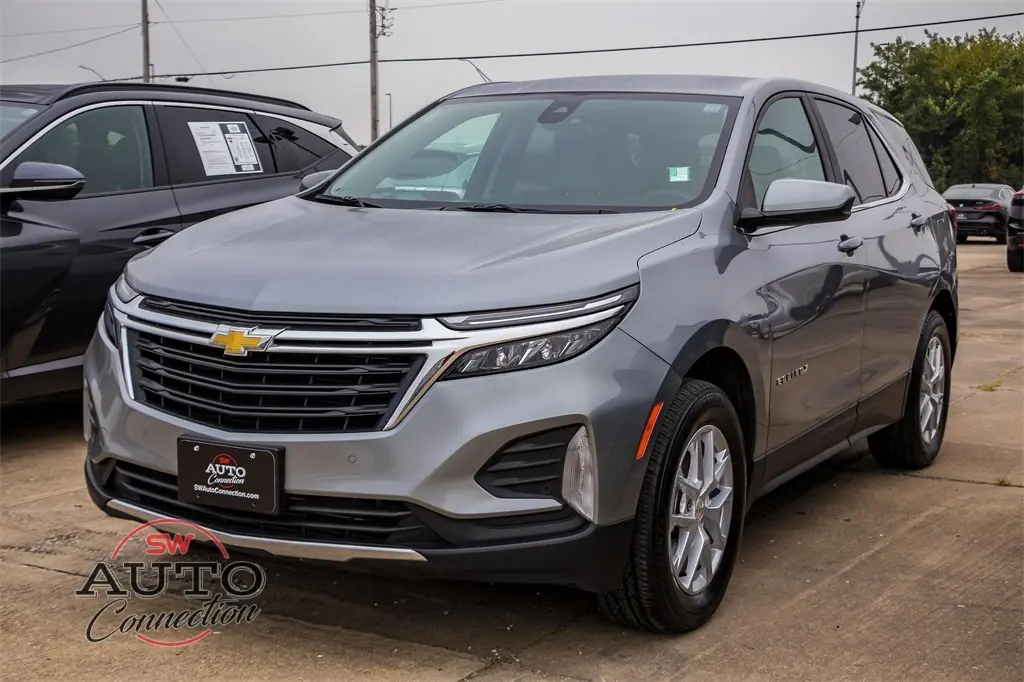 2024 Chevrolet Equinox LT photo 3