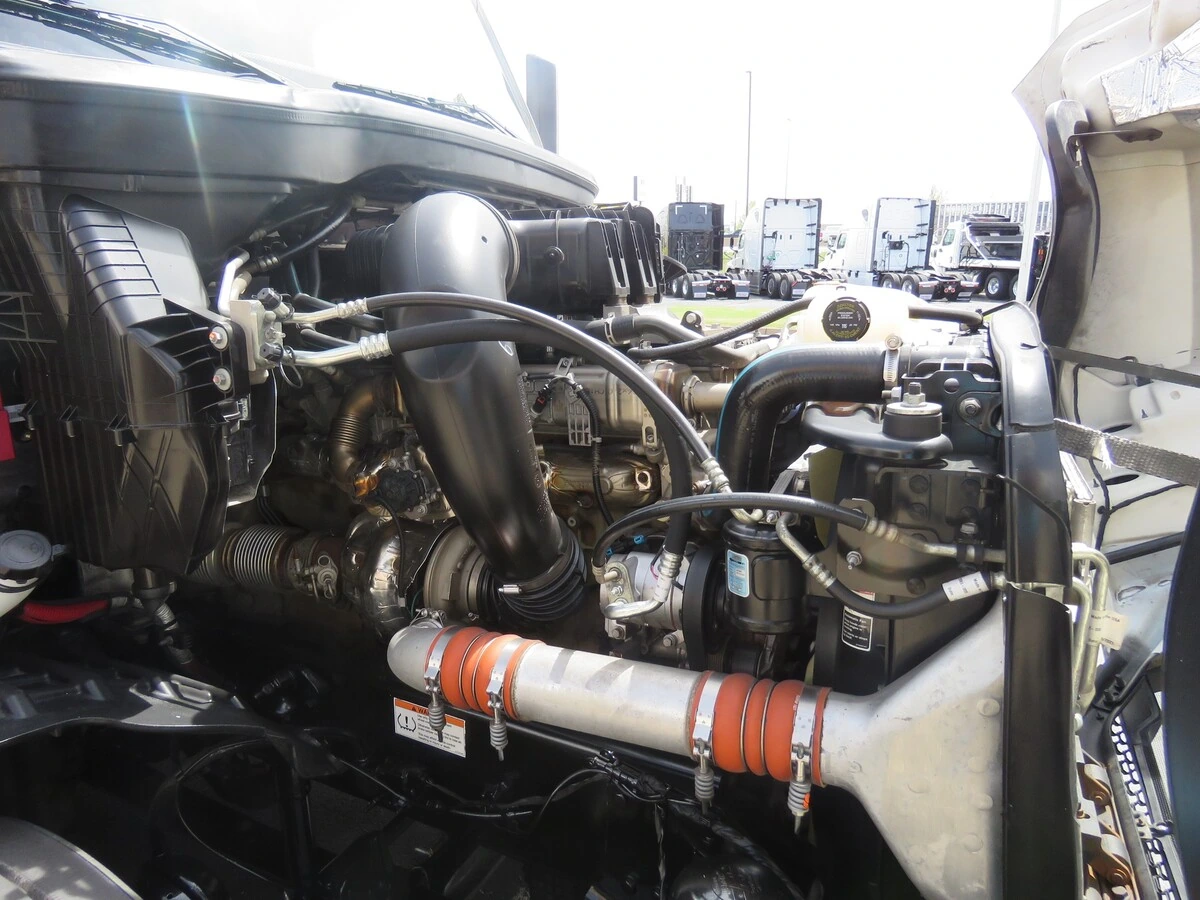 2024 Freightliner Cascadia - image 12