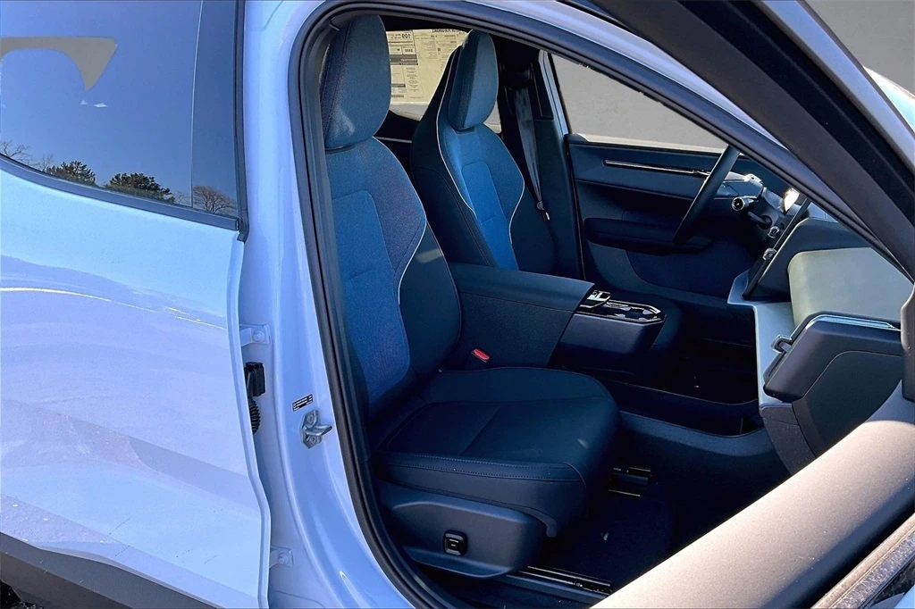 2026 Volvo - image 10