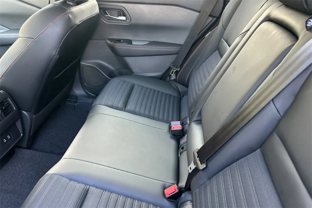 2026 Nissan Rogue SV photo 8