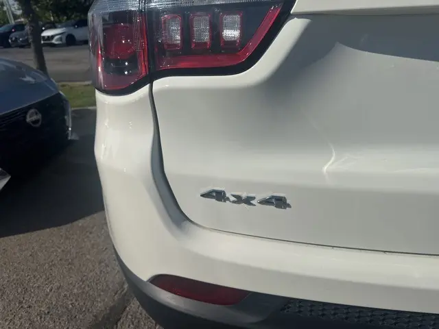 2020 Jeep Compass Latitude photo 5