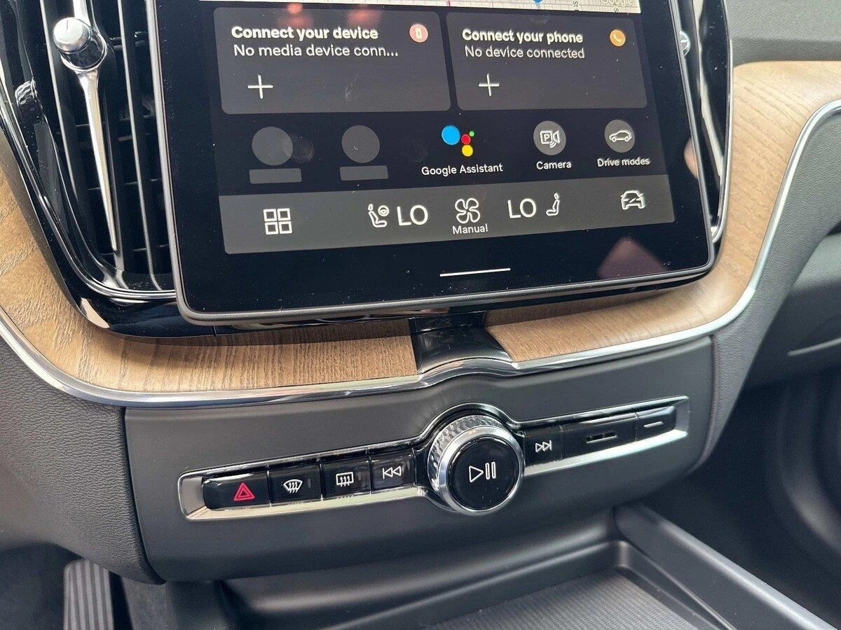 2026 Volvo - image 26